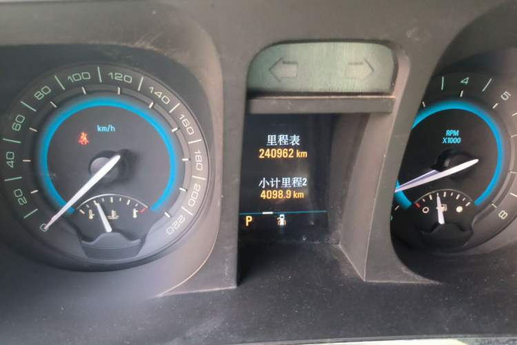 Used Buick GL8 2011 3.0L GT Luxury Business Haoya Edition Odometer Close Up