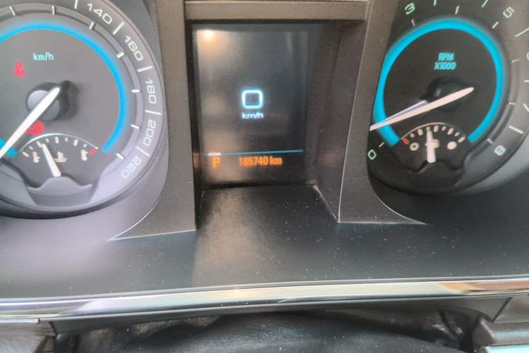 Used Buick GL8 2011 3.0L XT Luxury Business Flagship Edition Odometer Close Up