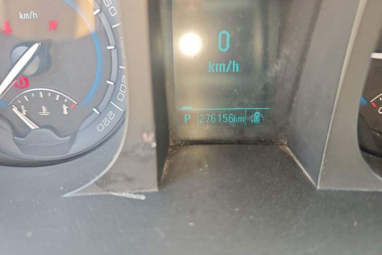 Used Buick GL8 2011 3.0L GT Luxury Business Haoya Edition Odometer Close Up