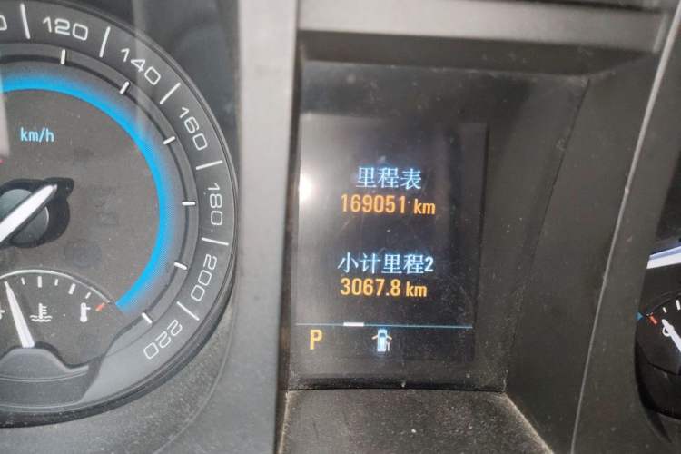 Used Buick GL8 2011 2.4L LT Luxury Business Executive Edition Odometer Close Up
