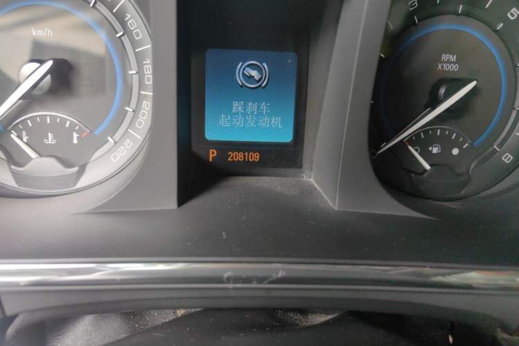 Used Buick GL8 2011 3.0L XT Luxury Business Flagship Edition Odometer Close Up