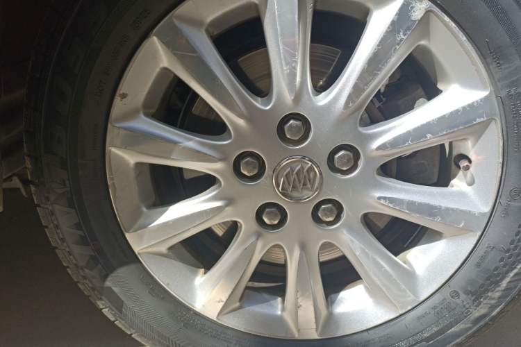 Used Buick GL8 2011 3.0L XT Luxury Business Flagship Edition Right Front Wheel Hub