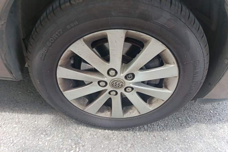 Used Buick GL8 2011 2.4L LT Luxury Business Executive Edition Right Front Wheel Hub