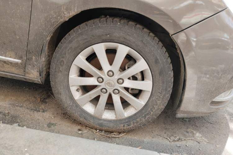 Used Buick GL8 2011 2.4L LT Luxury Business Executive Edition Right Front Wheel Hub