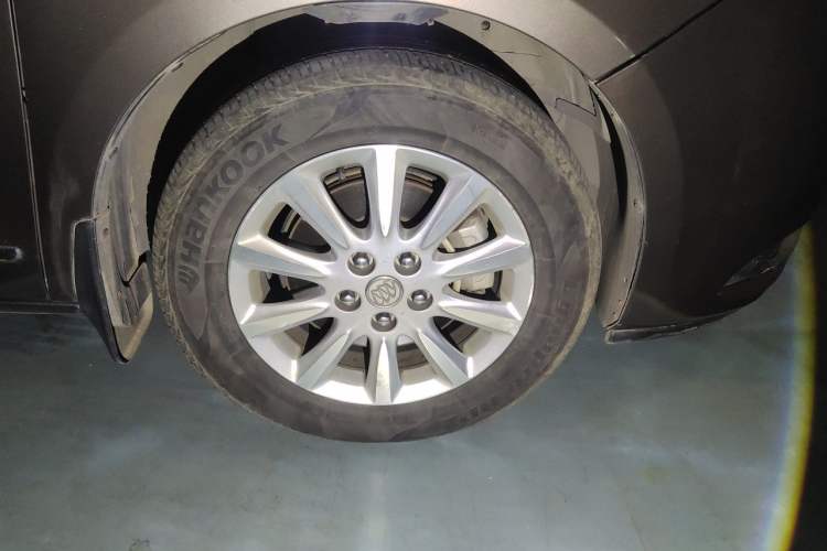 Used Buick GL8 2011 3.0L XT Luxury Business Flagship Edition Right Front Wheel Hub