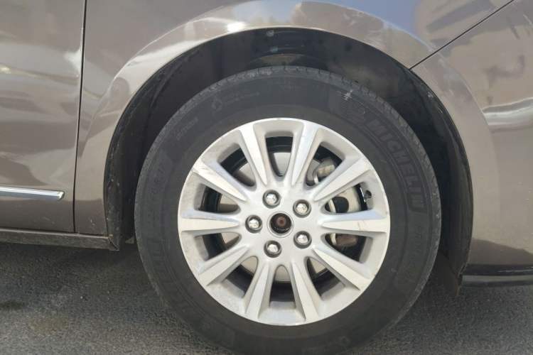 Used Buick GL8 2011 3.0L XT Luxury Business Flagship Edition Right Front Wheel Hub