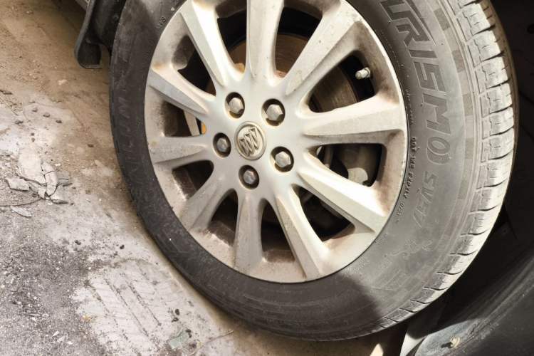 Used Buick GL8 2011 3.0L XT Luxury Business Flagship Edition Right Front Wheel Hub