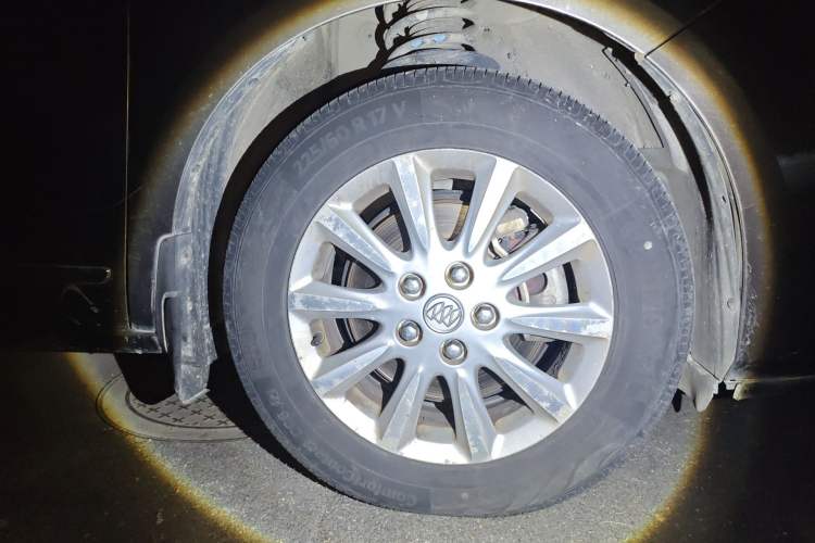 Used Buick GL8 2011 3.0L XT Luxury Business Flagship Edition Right Front Wheel Hub