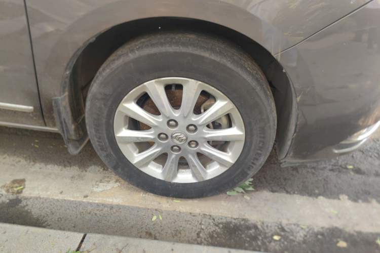 Used Buick GL8 2011 3.0L XT Luxury Business Flagship Edition Right Front Wheel Hub