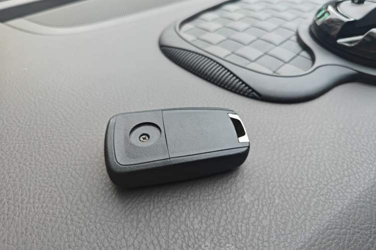Used Buick GL8 2011 3.0L XT Luxury Business Flagship Edition Vehicle Key