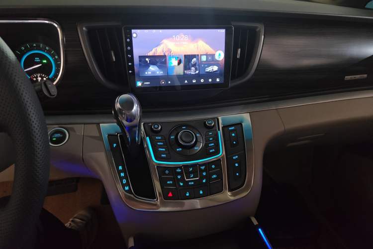 Used Buick GL8 2011 3.0L GT Luxury Business Haoya Edition Audio And AC Panel