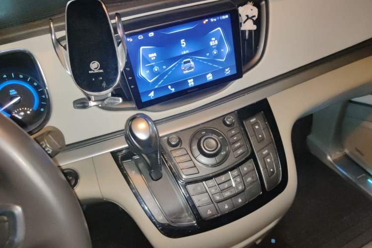 Used Buick GL8 2011 3.0L GT Luxury Business Haoya Edition Audio And AC Panel