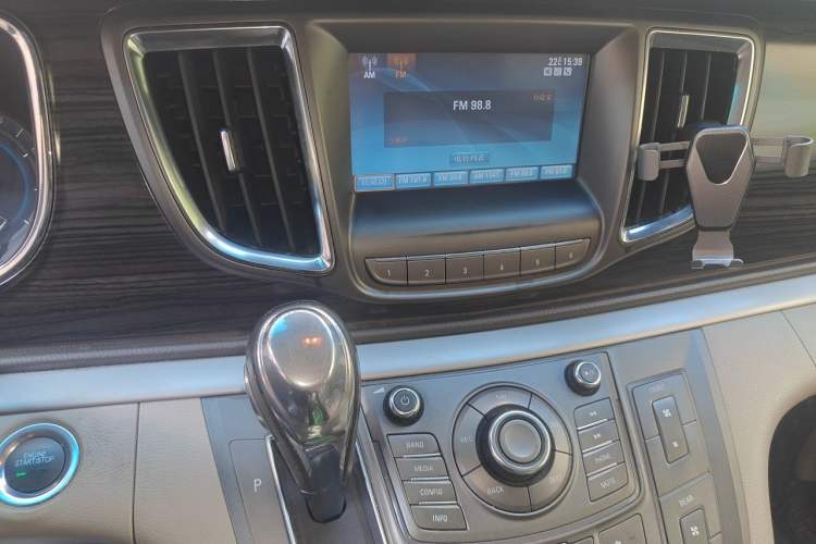 Used Buick GL8 2011 3.0L GT Luxury Business Haoya Edition Audio And AC Panel