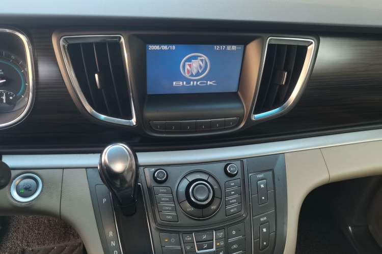 Used Buick GL8 2011 3.0L XT Luxury Business Flagship Edition Audio And AC Panel