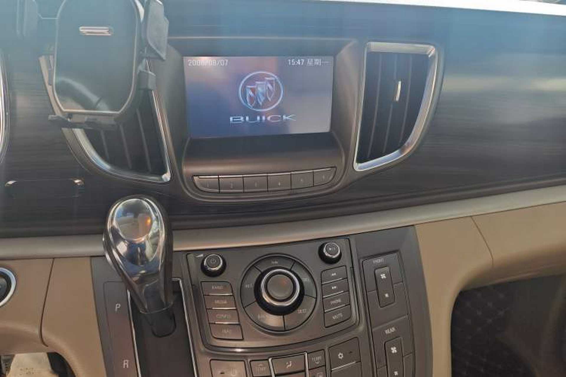 Used Buick GL8 2011 3.0L GT Luxury Business Haoya Edition Audio And AC Panel