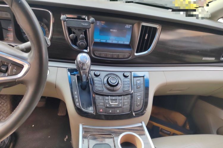 Used Buick GL8 2011 3.0L GT Luxury Business Haoya Edition Audio And AC Panel