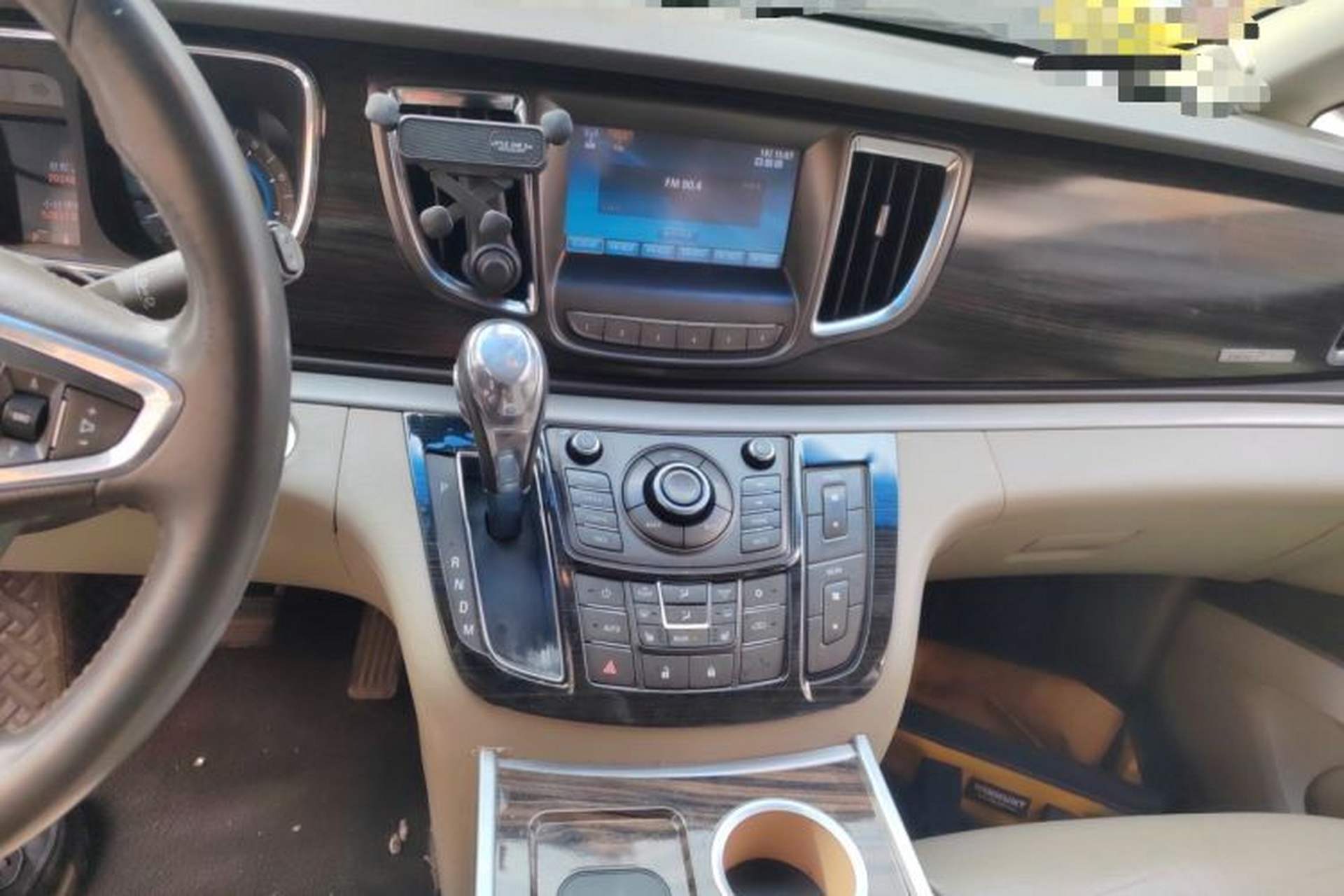 Used Buick GL8 2011 3.0L GT Luxury Business Haoya Edition Audio And AC Panel