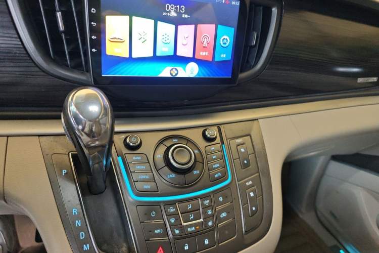 Used Buick GL8 2011 3.0L XT Luxury Business Flagship Edition Audio And AC Panel