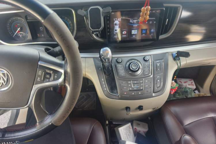 Used Buick GL8 2011 3.0L GT Luxury Business Haoya Edition Audio And AC Panel