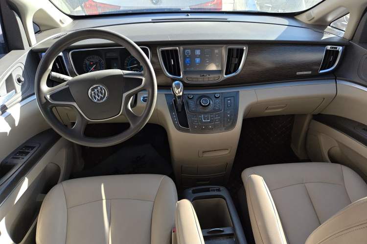 Used Buick GL8 2011 2.4L CT Luxury Business Comfort Edition Center Console
