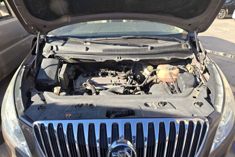 Used Buick GL8 2011 2.4L CT Luxury Business Comfort Edition Engine Bay