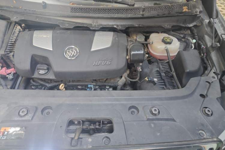Used Buick GL8 2011 3.0L XT Luxury Business Flagship Edition Engine Bay
