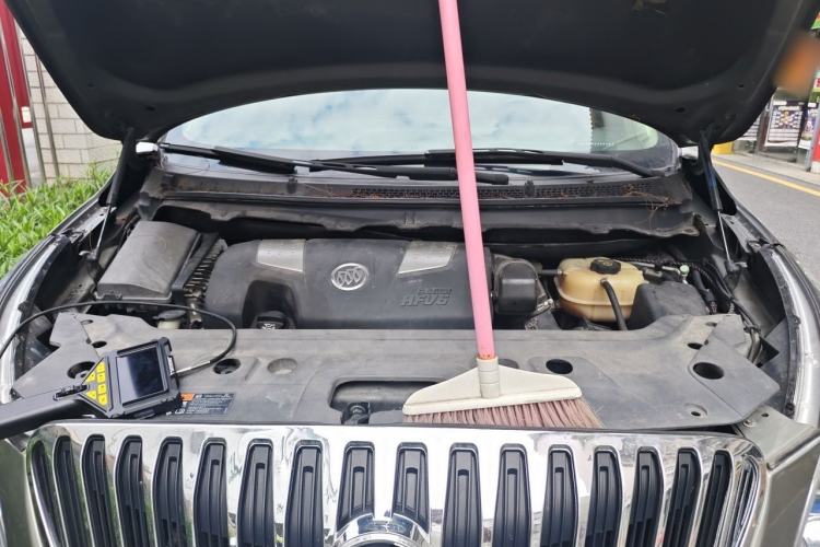 Used Buick GL8 2011 3.0L XT Luxury Business Flagship Edition Engine Bay