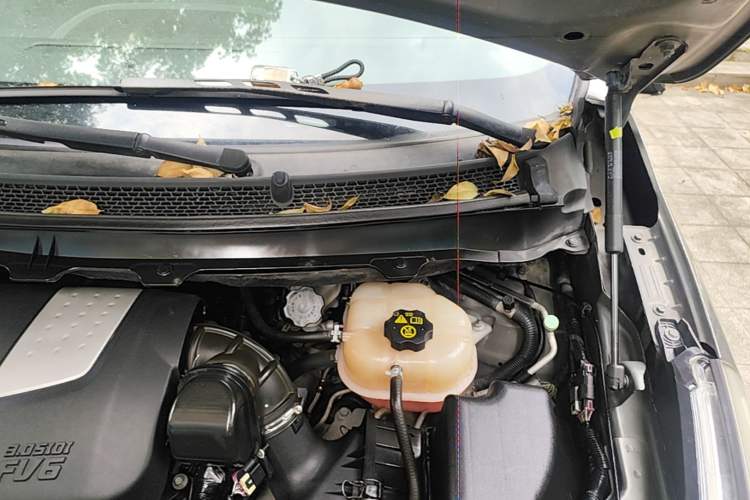 Used Buick GL8 2011 3.0L XT Luxury Business Flagship Edition Engine Bay Left