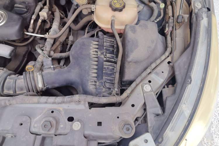 Used Buick GL8 2011 2.4L CT Luxury Business Comfort Edition Engine Bay Left