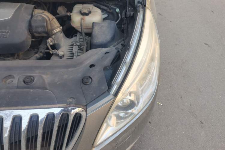 Used Buick GL8 2011 3.0L XT Luxury Business Flagship Edition Engine Bay Left