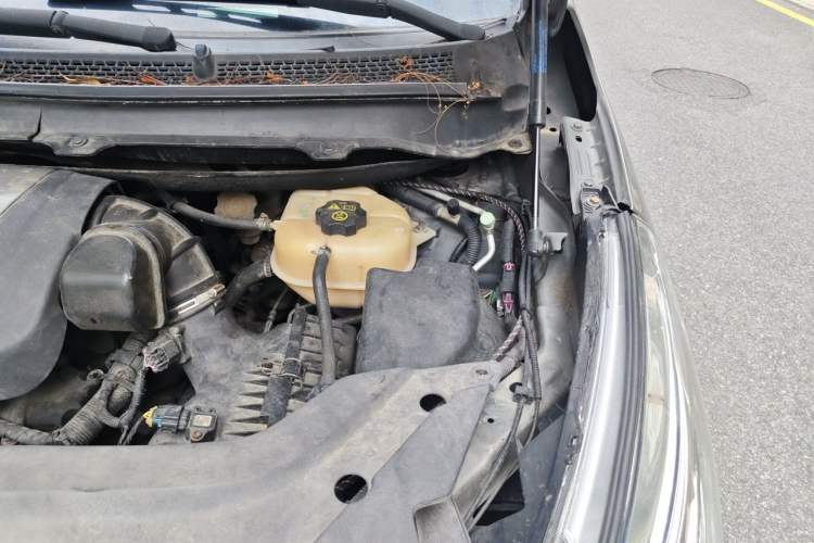 Used Buick GL8 2011 3.0L XT Luxury Business Flagship Edition Engine Bay Left