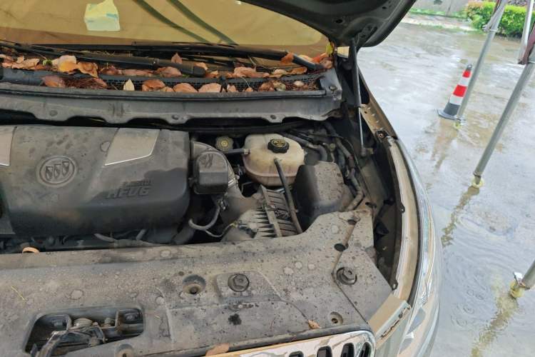 Used Buick GL8 2011 3.0L XT Luxury Business Flagship Edition Engine Bay Left