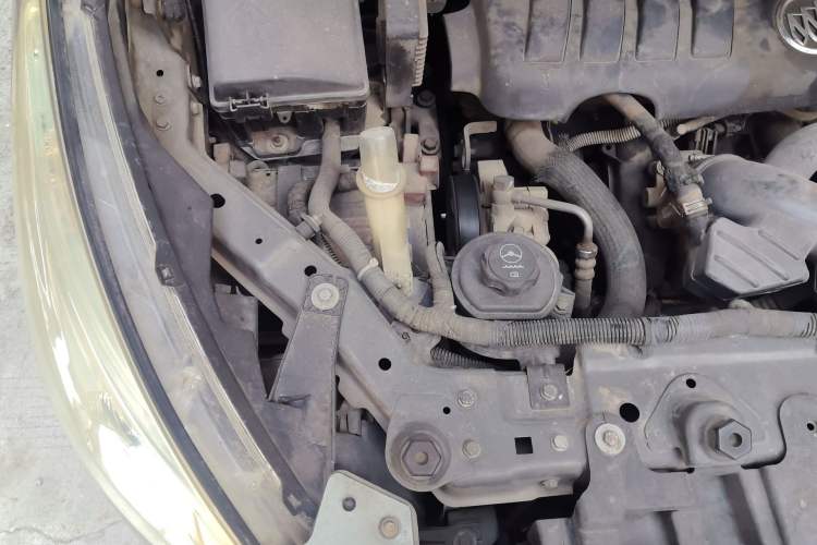 Used Buick GL8 2011 2.4L CT Luxury Business Comfort Edition Engine Bay Right
