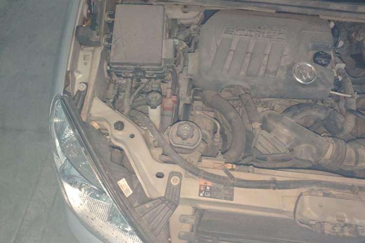 Used Buick GL8 2011 2.4L LT Executive Edition Engine Bay Right