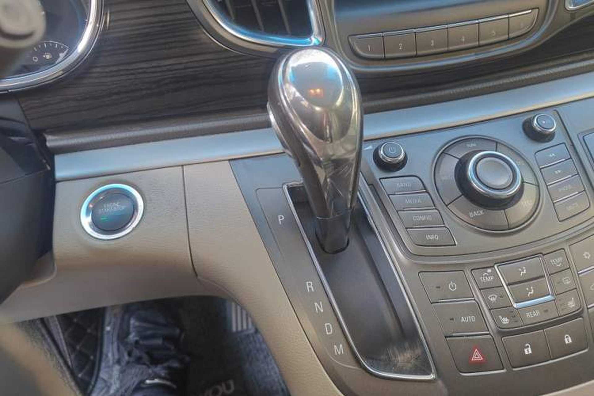 Used Buick GL8 2011 3.0L GT Luxury Business Haoya Edition Gear Lever