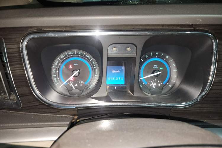 Used Buick GL8 2011 3.0L XT Luxury Business Flagship Edition Instrument Cluster