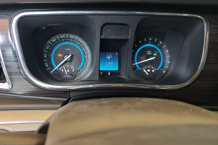 Used Buick GL8 2011 3.0L XT Luxury Business Flagship Edition Instrument Cluster