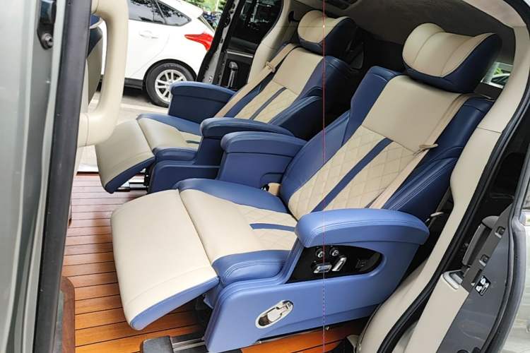 Used Buick GL8 2011 3.0L XT Luxury Business Flagship Edition Left Rear Seat