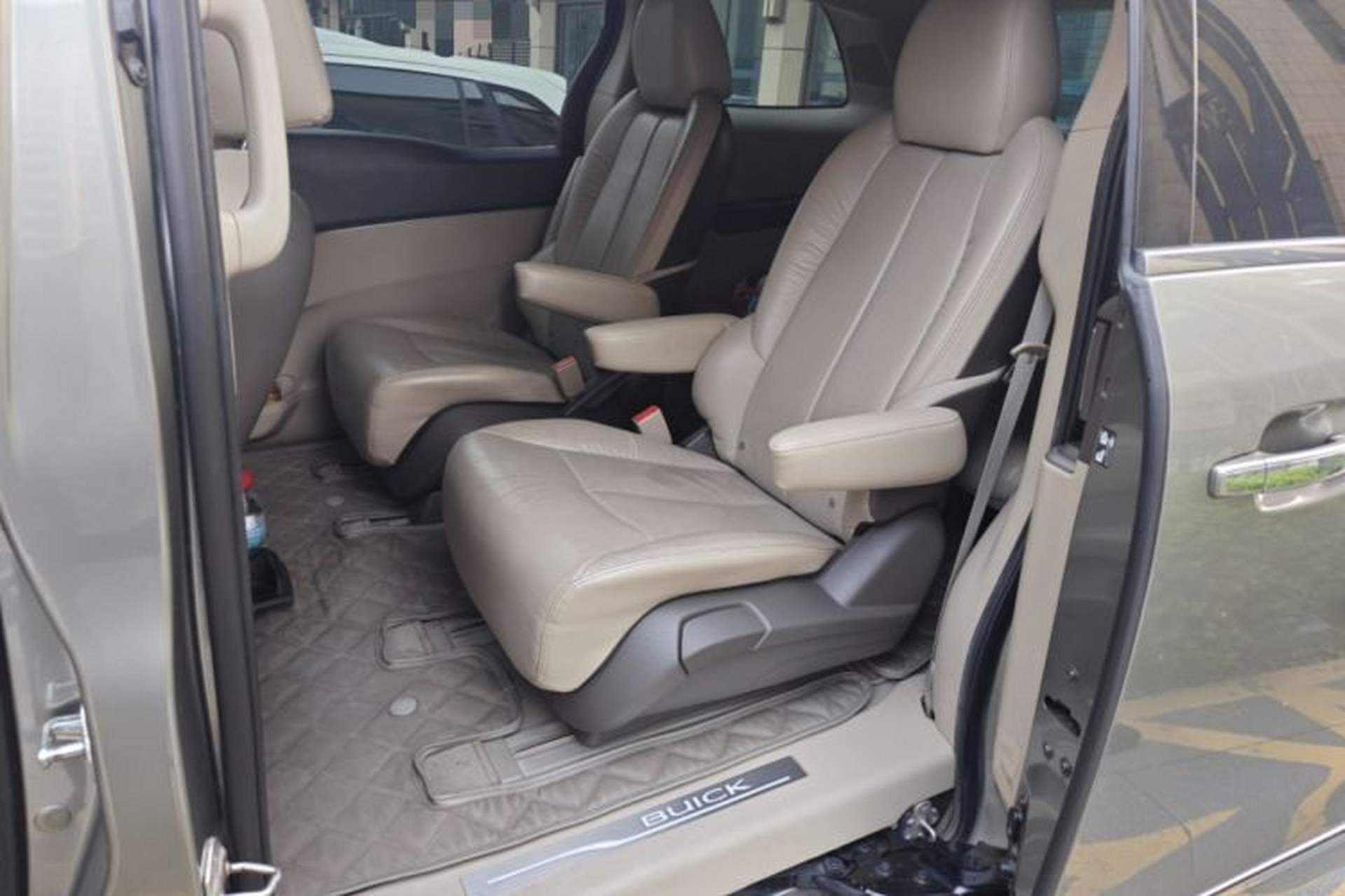 Used Buick GL8 2011 3.0L XT Luxury Business Flagship Edition Left Rear Seat