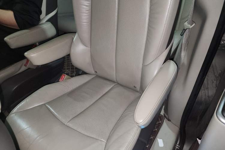 Used Buick GL8 2011 3.0L XT Luxury Business Flagship Edition Left Rear Seat