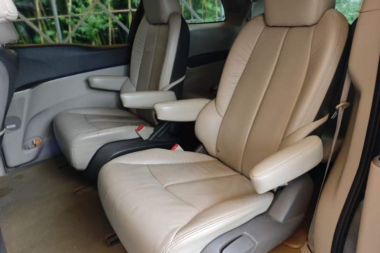 Used Buick GL8 2011 3.0L XT Luxury Business Flagship Edition Left Rear Seat