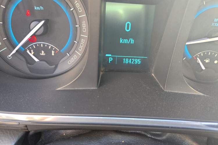 Used Buick GL8 2011 2.4L CT Luxury Business Comfort Edition Odometer Close Up