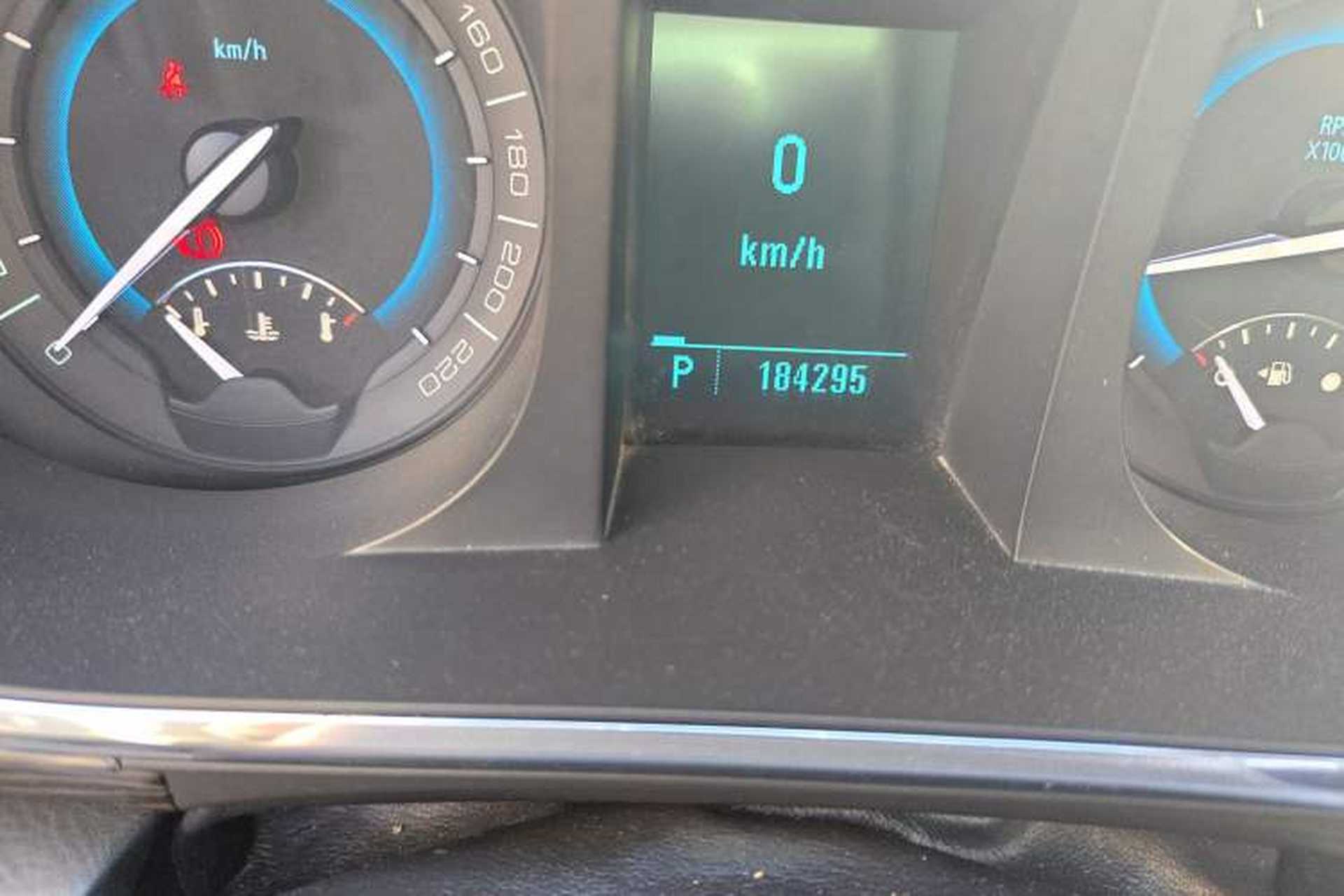 Used Buick GL8 2011 2.4L CT Luxury Business Comfort Edition Odometer Close Up