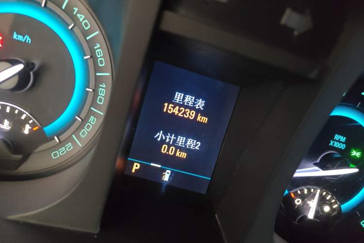Used Buick GL8 2011 3.0L GT Luxury Business Haoya Edition Odometer Close Up