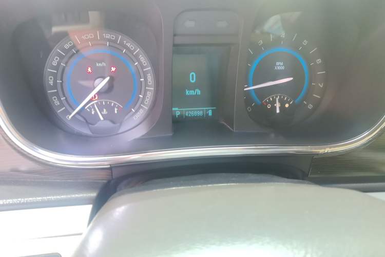 Used Buick GL8 2011 2.4L CT Luxury Business Comfort Edition Odometer Close Up