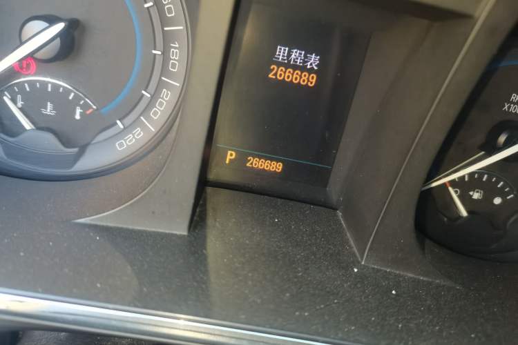 Used Buick GL8 2011 3.0L XT Luxury Business Flagship Edition Odometer Close Up
