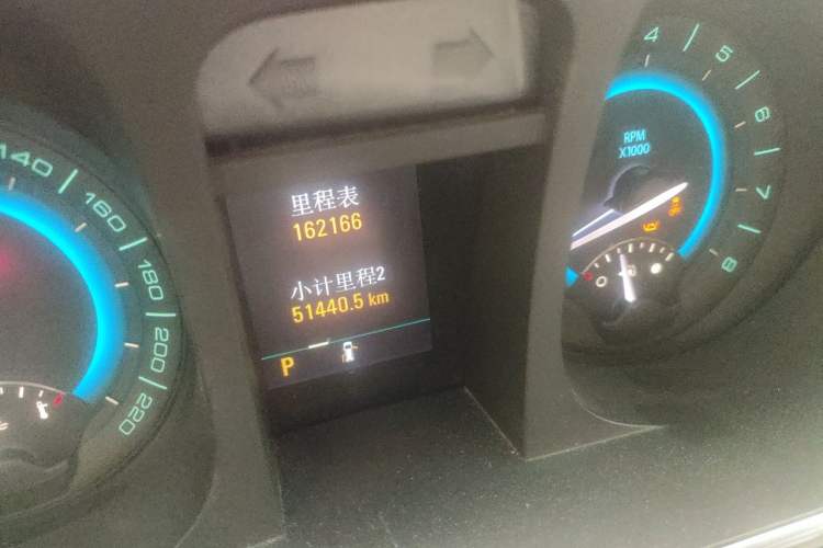 Used Buick GL8 2011 3.0L GT Luxury Business Haoya Edition Odometer Close Up
