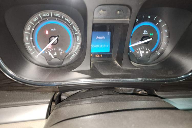 Used Buick GL8 2011 3.0L XT Luxury Business Flagship Edition Odometer Close Up
