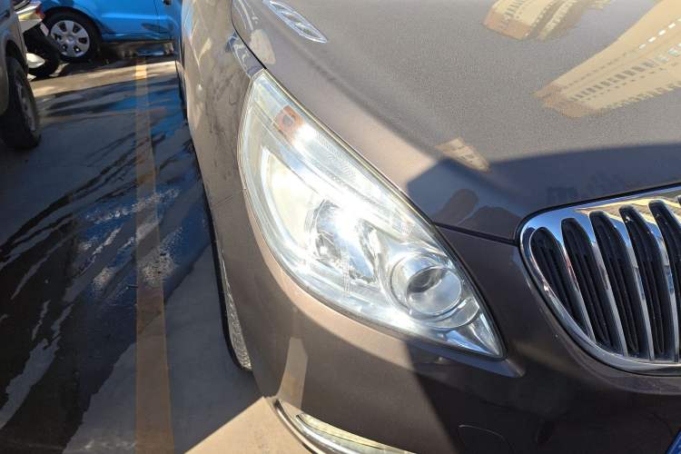 Used Buick GL8 2011 2.4L CT Luxury Business Comfort Edition Right Front Headlight
