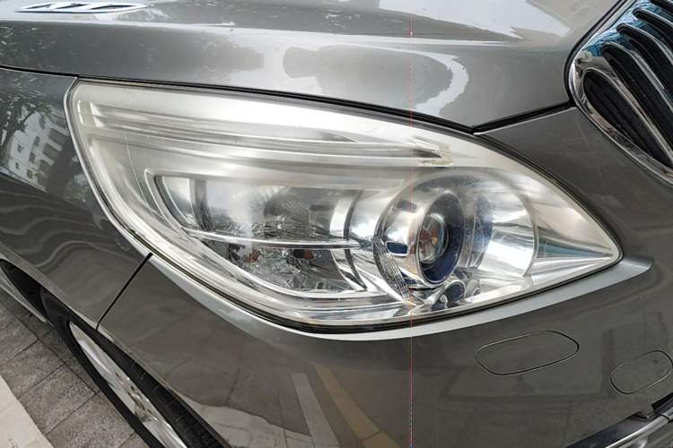 Used Buick GL8 2011 3.0L XT Luxury Business Flagship Edition Right Front Headlight